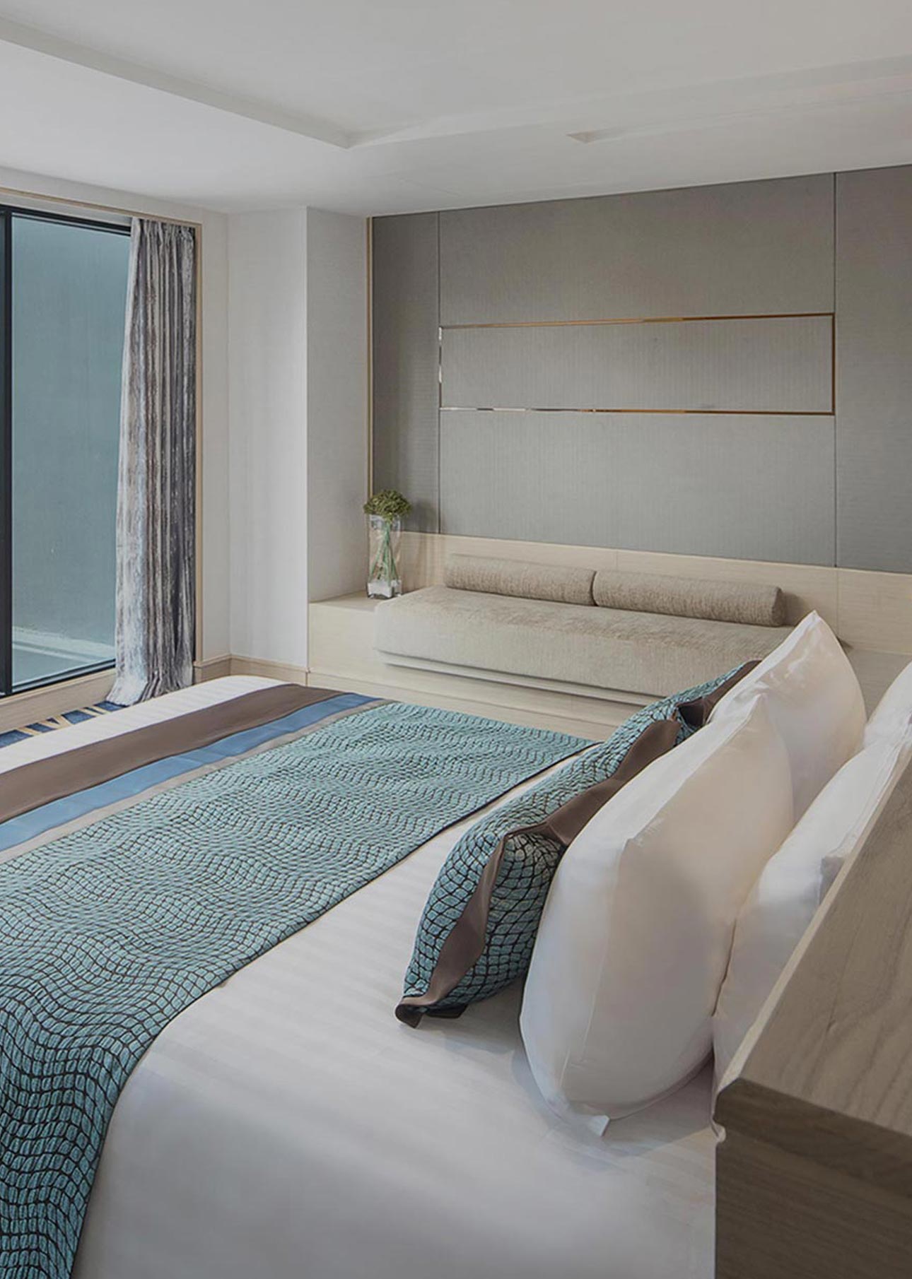 ROOMS & SUITES