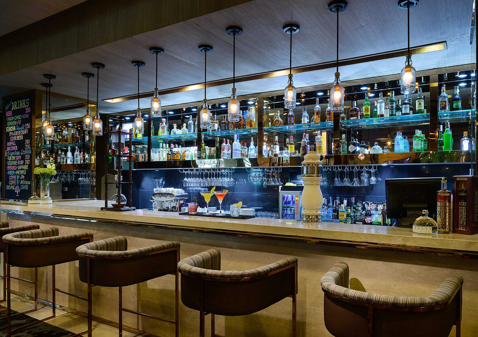 TRADERS BAR & KITCHEN